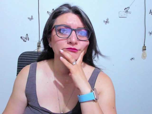 Amie-Adams82 live cam on BongaCams