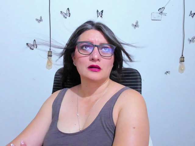 Amie-Adams82 live cam on BongaCams