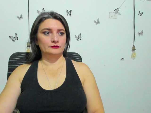 Amie-Adams82 live cam on BongaCams