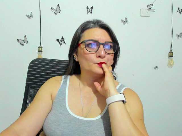 Amie-Adams82 live cam on BongaCams