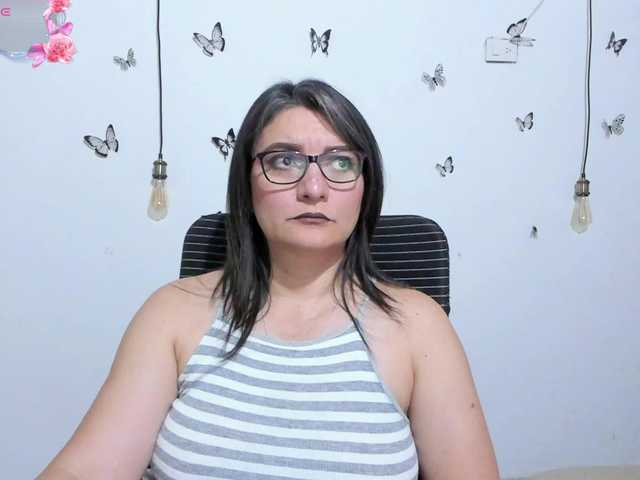Amie-Adams82 live cam on BongaCams