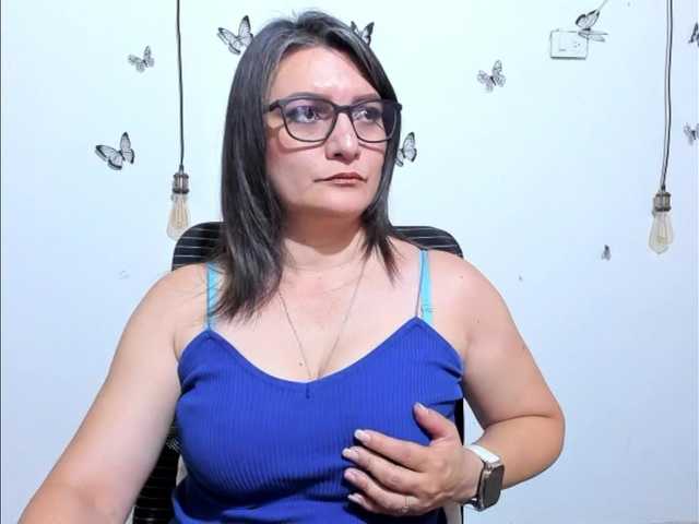 Amie-Adams82 live webcam show