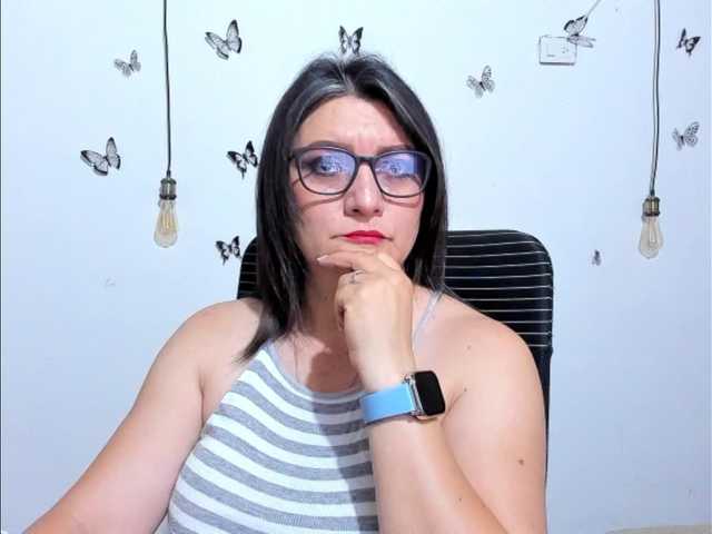 Amie-Adams82 live cam on BongaCams