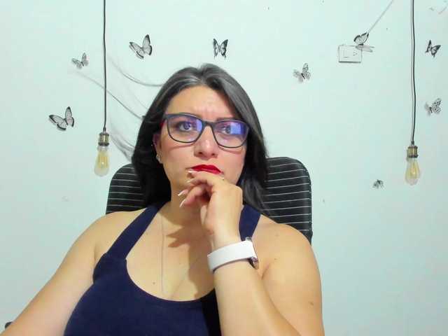 Amie-Adams82 live cam on BongaCams
