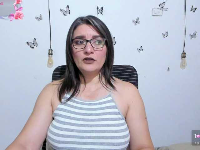 Amie-Adams82 live cam on BongaCams