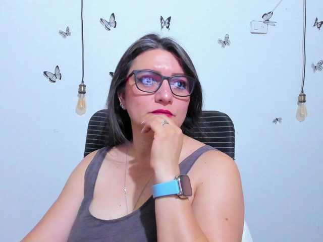 Amie-Adams82 live cam on BongaCams