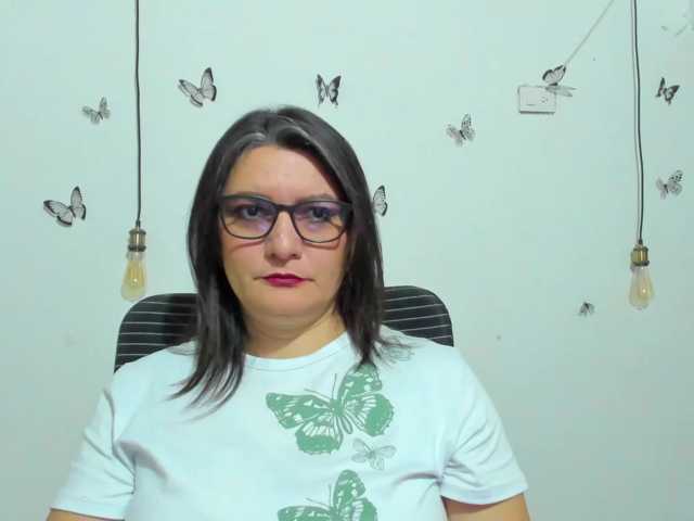 Amie-Adams82 live cam on BongaCams