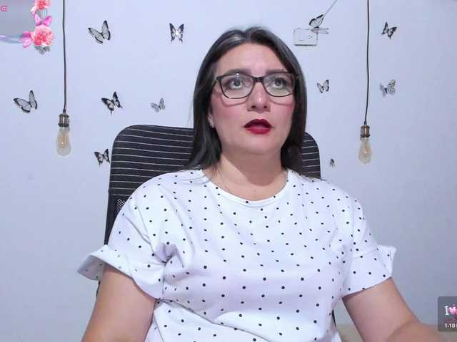 Amie-Adams82 Live Cam on BongaCams