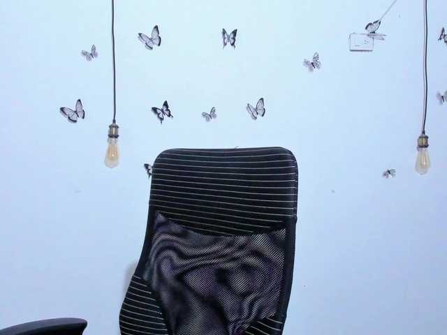 Amie-Adams82 live cam on BongaCams