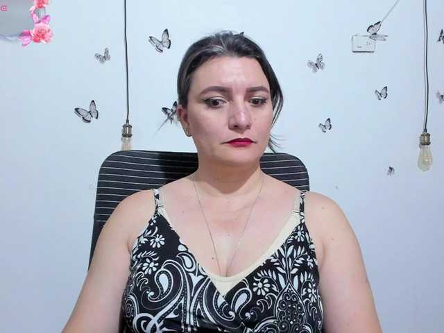 Amie-Adams82 Live Cam on BongaCams