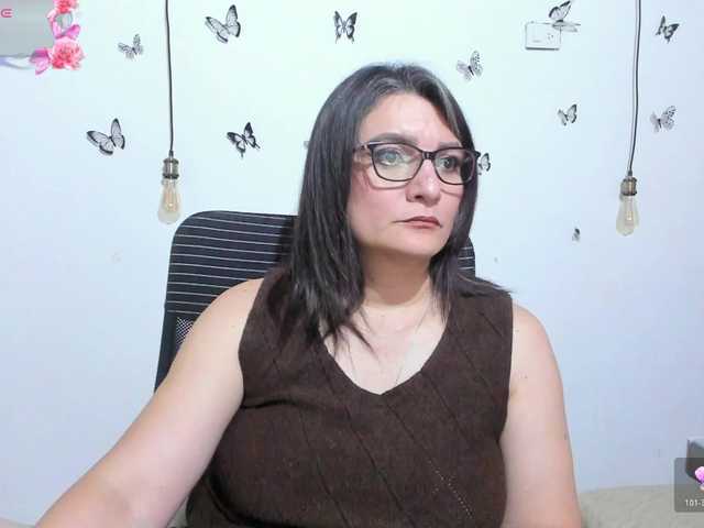 Amie-Adams82 live cam on BongaCams