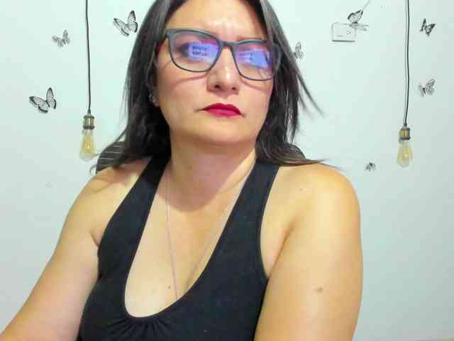 Amie-Adams82 webcam