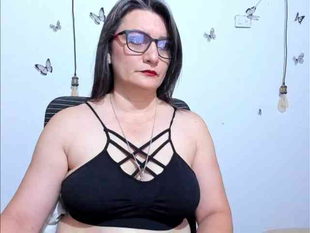 Amie-Adams82 webcam