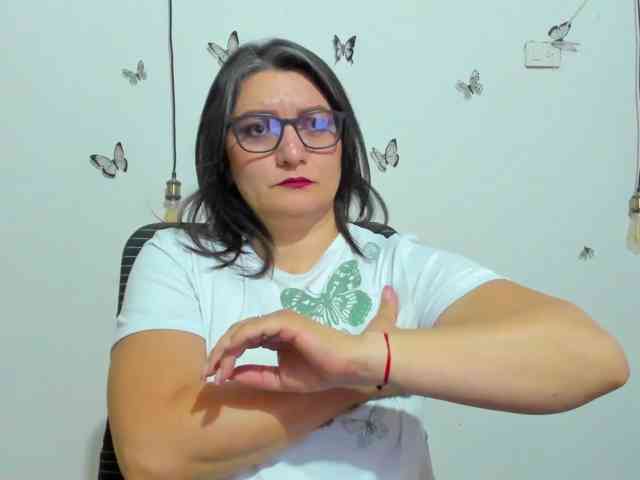Amie-Adams82 webcam