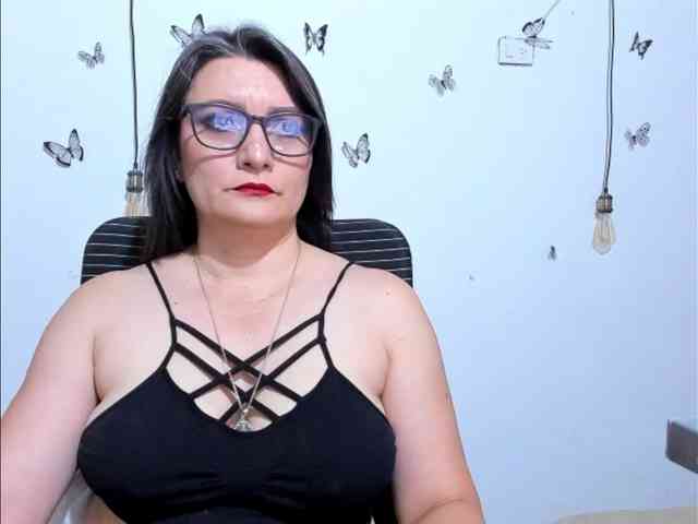 Amie-Adams82 webcam
