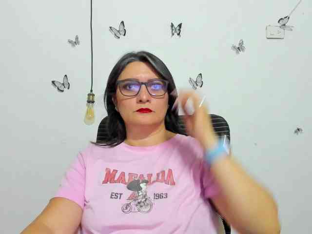 Amie-Adams82 webcam