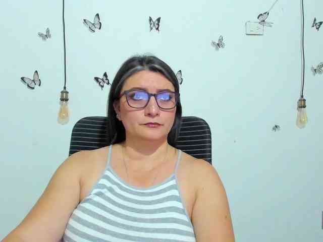 Amie-Adams82 webcam