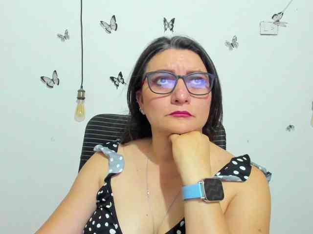 Amie-Adams82 webcam
