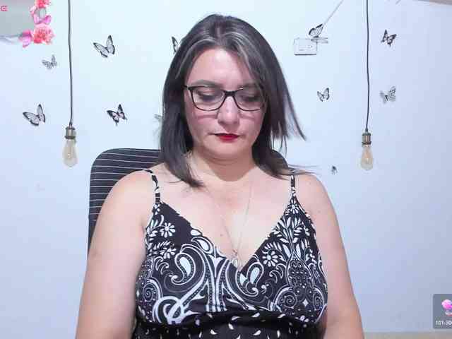Amie-Adams82 webcam