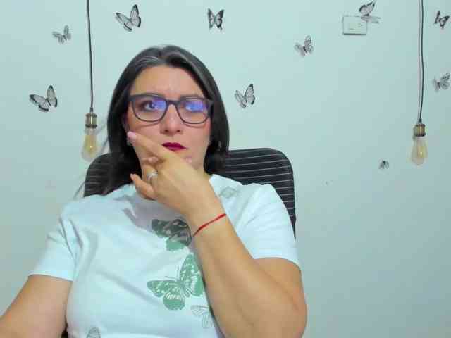 Amie-Adams82 webcam