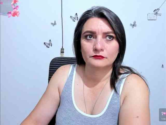 Amie-Adams82 webcam