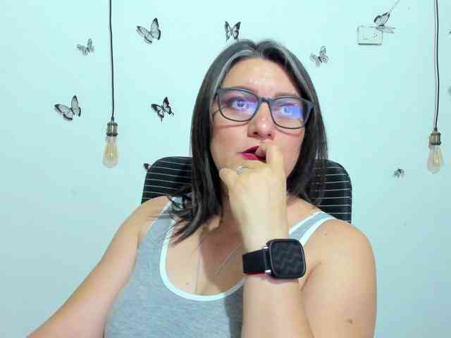 Amie-Adams82 webcam