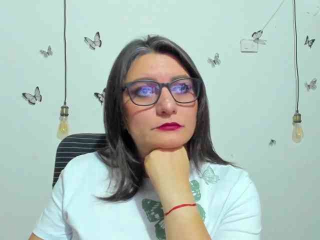 Amie-Adams82 webcam