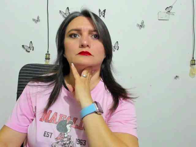 Amie-Adams82 webcam