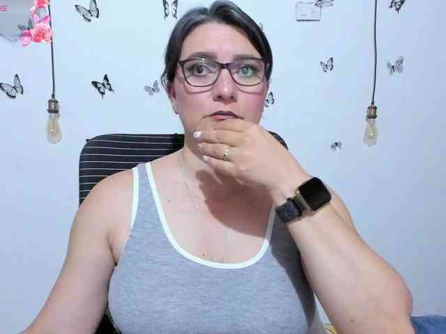Amie-Adams82 webcam