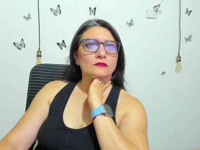 Amie-Adams82 webcam