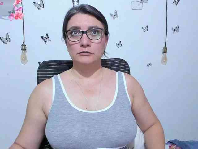 Amie-Adams82 webcam