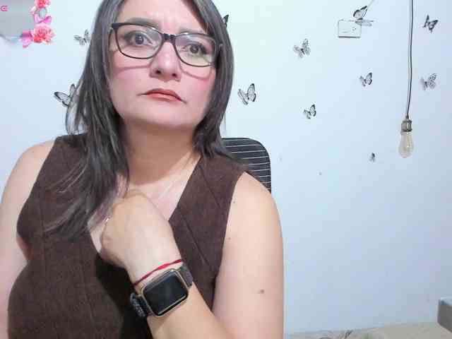 Amie-Adams82 webcam