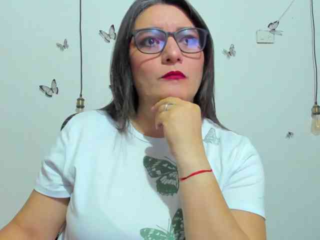 Amie-Adams82 webcam