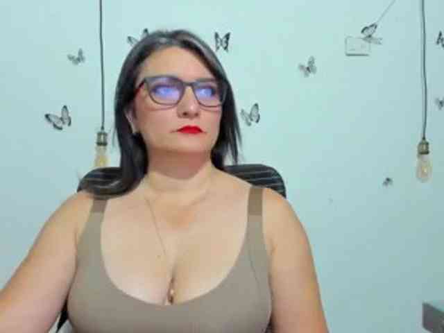 Amie-Adams82 webcam