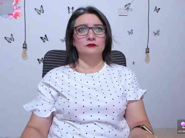 Amie-Adams82 webcam