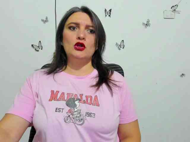 Amie-Adams82 Live Webcam on BongaCams