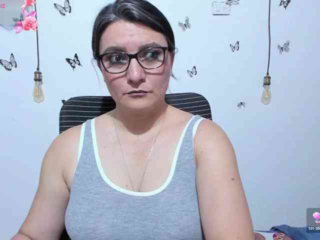 Amie-Adams82 webcam