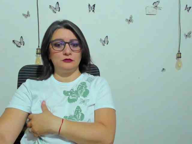 Amie-Adams82 webcam