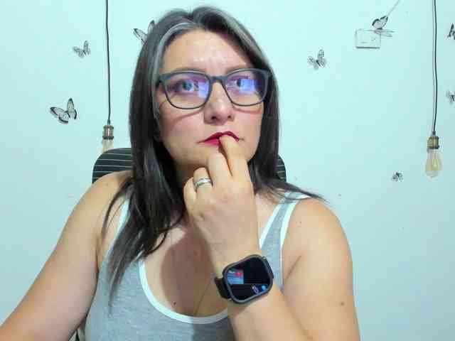 Amie-Adams82 webcam