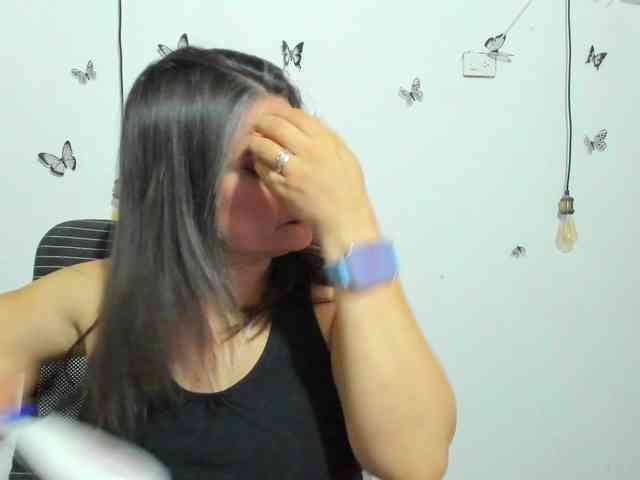 Amie-Adams82 webcam