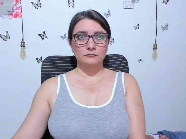 Amie-Adams82 webcam