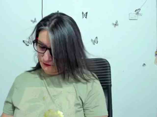 Amie-Adams82 webcam