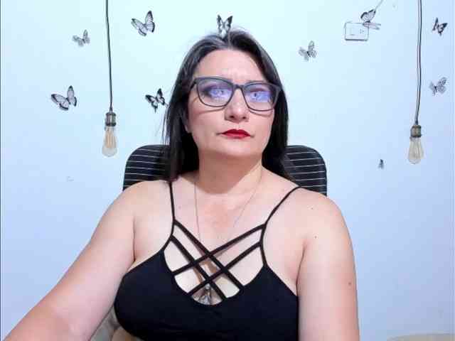 Amie-Adams82 webcam
