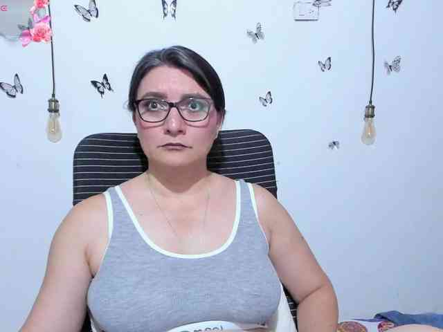 Amie-Adams82 webcam