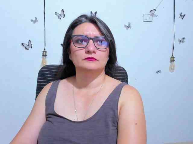 Amie-Adams82 webcam