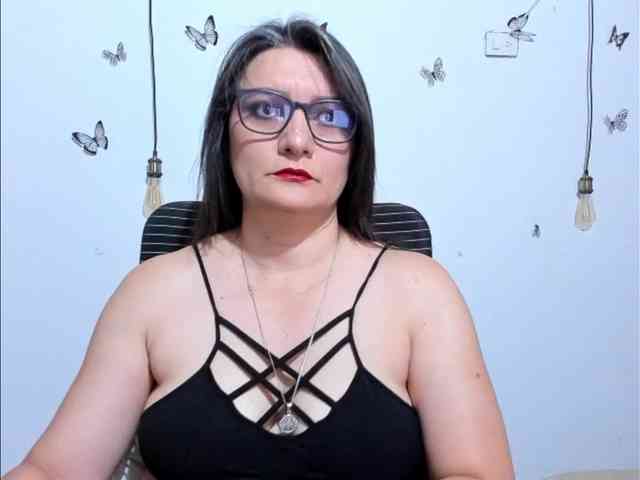 Amie-Adams82 webcam