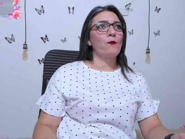 Amie-Adams82 webcam