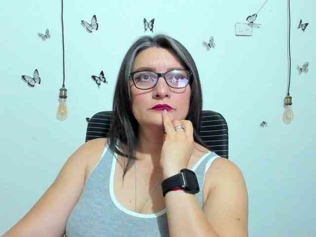 Amie-Adams82 webcam