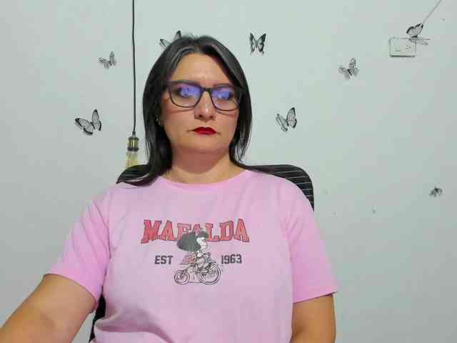 Amie-Adams82 webcam