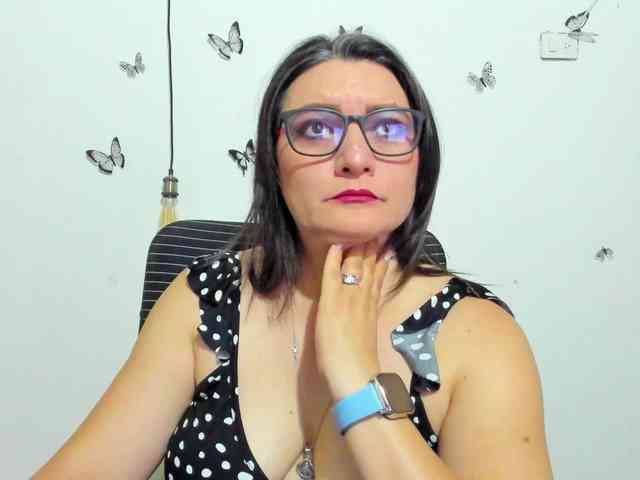 Amie-Adams82 webcam